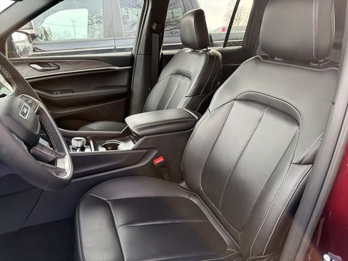 Certified 2025 Jeep Grand Cherokee Limited w/ Luxury Tech Group II image 14