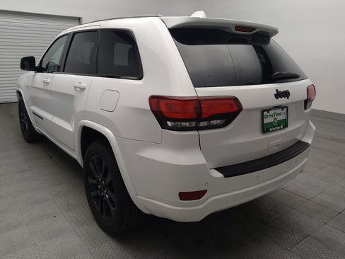 Used 2020 Jeep Grand Cherokee Altitude RWD image 5
