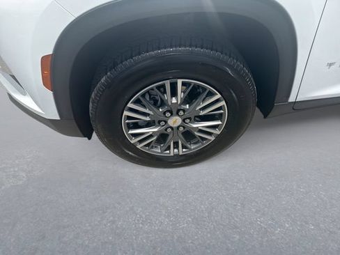 Used 2025 Chevrolet Traverse LT FWD image 10