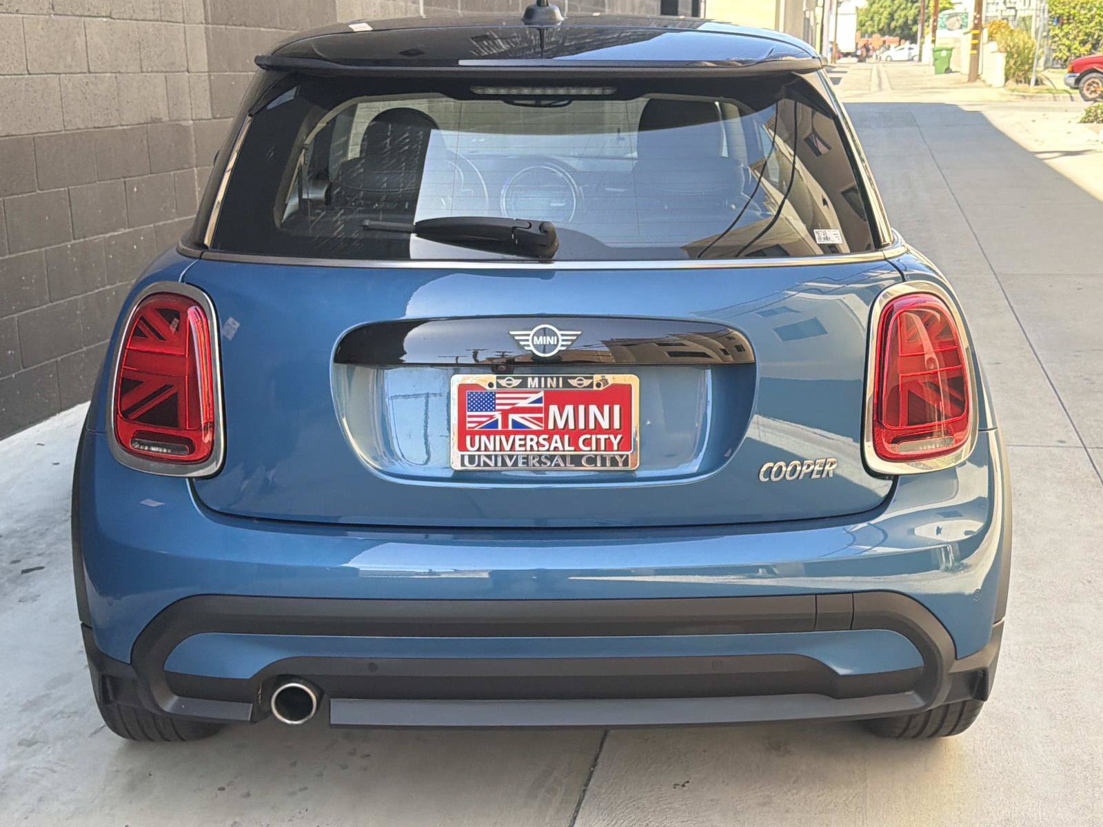 Used 2023 MINI Cooper 2-Door Hardtop FWD image 5