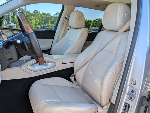 Used 2023 Mercedes-Benz GLS 450 4MATIC image 13