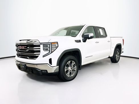 Used 2025 GMC Sierra 1500 SLT image 3