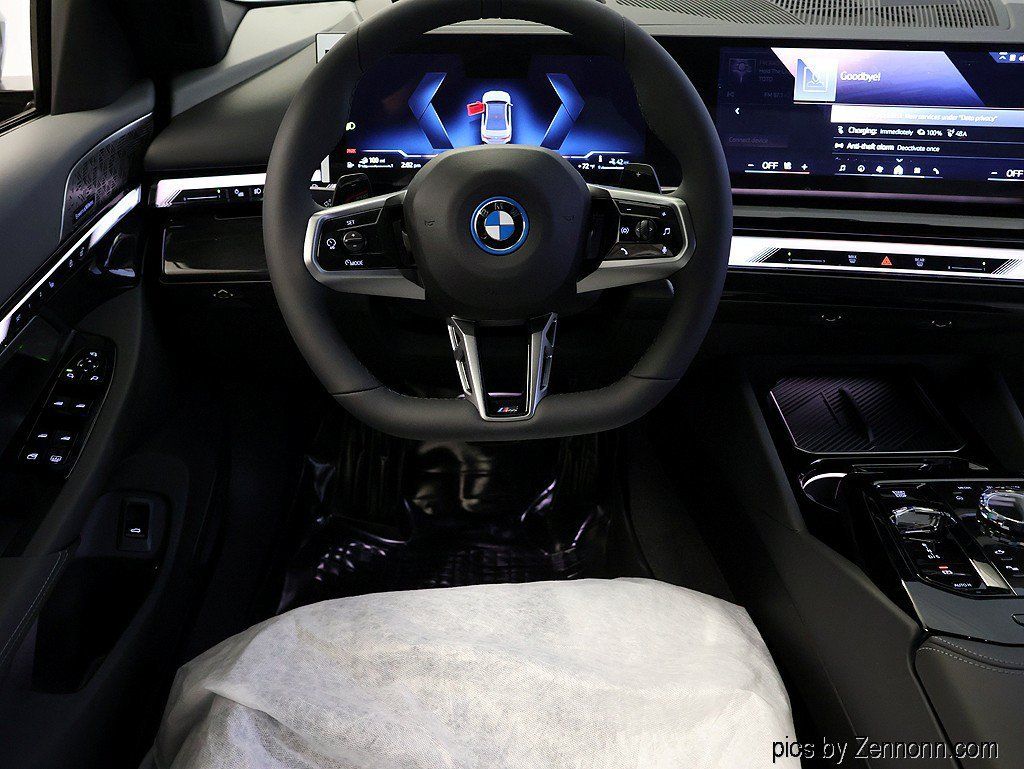 Used 2027 BMW 550e xDrive w/ Executive Package AWD/4WD image 4