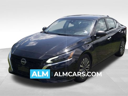 Used 2024 Nissan Altima 2.5 SV FWD image 1