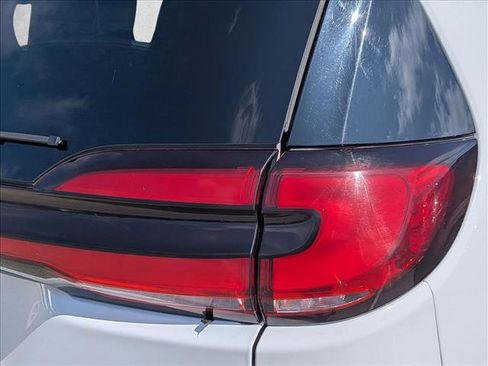 Used 2022 Chrysler Pacifica Touring-L FWD image 15