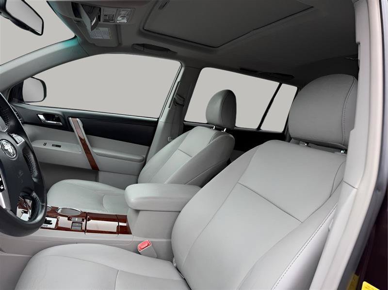 Used 2011 Toyota Highlander Limited w/ Tow Pkg FWD image 18