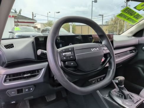 Used 2025 Kia K4 LXS image 27