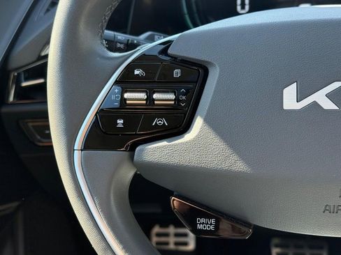 Used 2023 Kia Niro EX Touring image 16