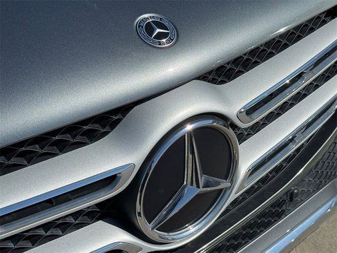 Used 2022 Mercedes-Benz GLE 350 w/ Premium Package image 4