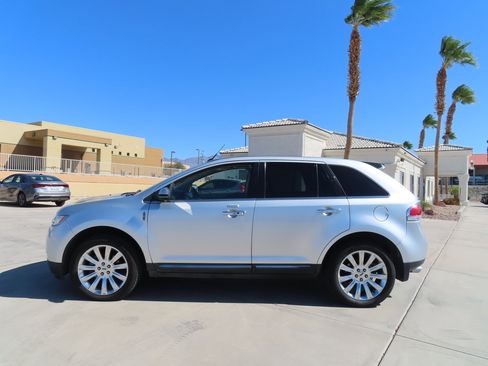 Used 2013 Lincoln MKX FWD image 4