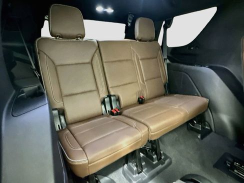 Used 2024 Chevrolet Tahoe High Country AWD/4WD image 29
