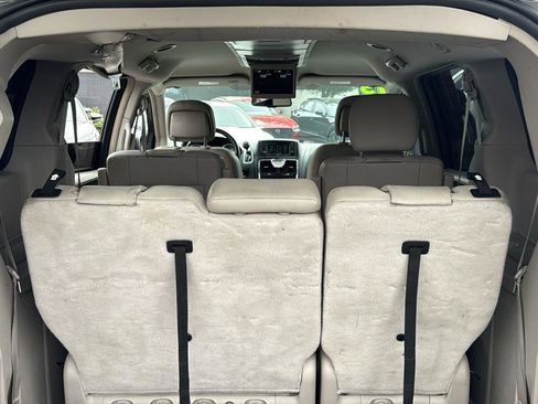 Used 2015 Chrysler Town & Country Touring FWD image 26
