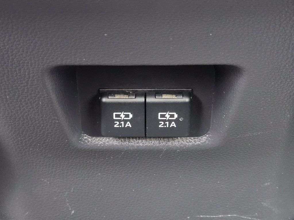 Used 2020 Toyota RAV4 Limited AWD/4WD image 28