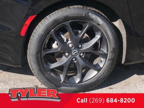 Certified 2025 Chrysler Pacifica Limited image 46