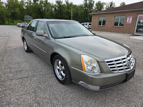 Used 2011 Cadillac DTS Luxury FWD image 3