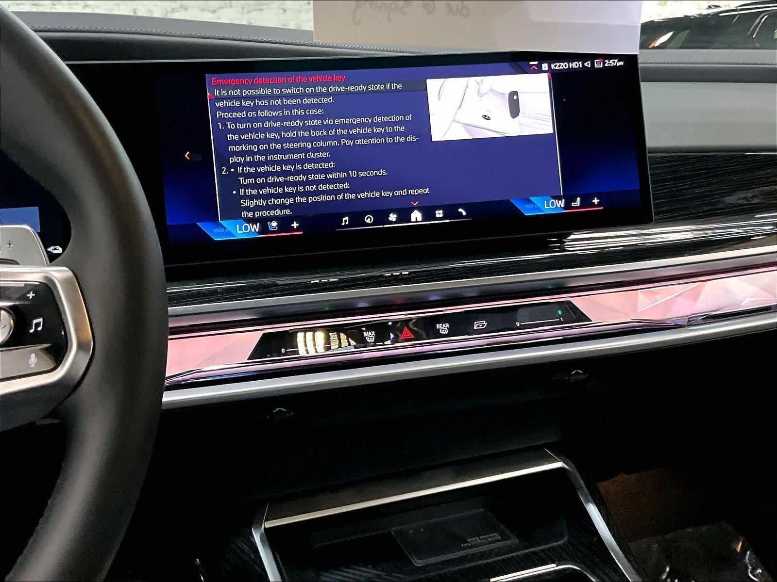 Used 2026 BMW 750e xDrive w/ Executive Package AWD/4WD image 9