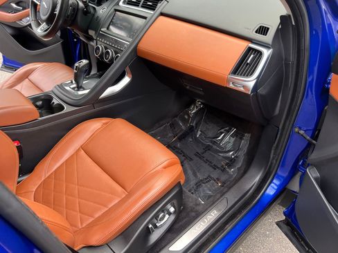 Used 2020 Jaguar E-PACE SE image 28