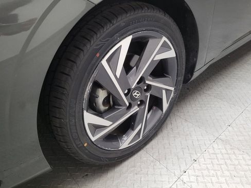 Used 2025 Hyundai Elantra SEL FWD image 31