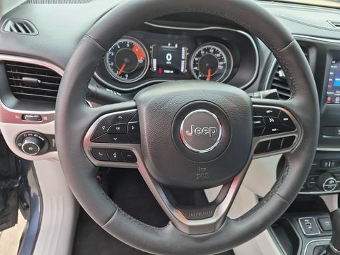 Used 2020 Jeep Cherokee Latitude Plus w/ Comfort/Convenience Group FWD image 14