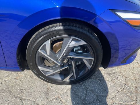 Used 2025 Hyundai Elantra Limited image 33