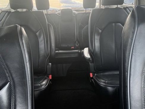 Used 2019 Chrysler Pacifica Limited image 34