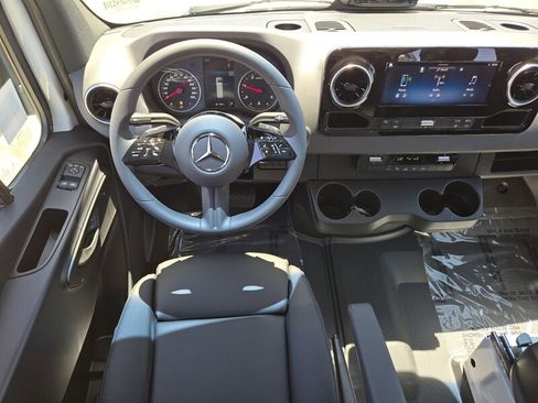 New 2025 Mercedes-Benz Sprinter 2500 image 18