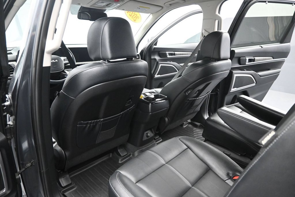 Used 2024 Kia Telluride EX w/ EX Captain's Chair Package AWD/4WD image 16