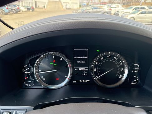 Used 2020 Lexus LX 570 4WD w/ Luxury Package image 9