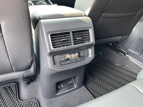 New 2026 Volkswagen Atlas SE FWD image 18