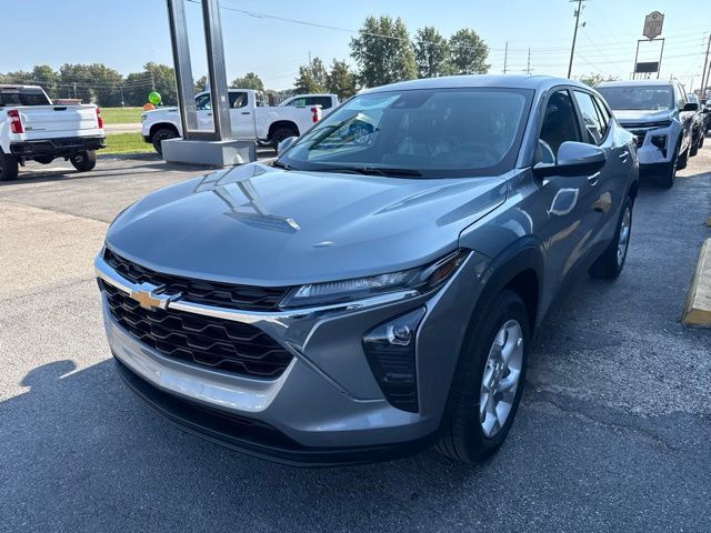 New 2026 Chevrolet Trax LS w/ LS Convenience Package FWD image 3