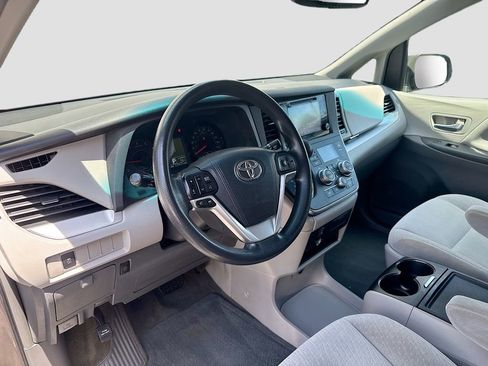 Used 2015 Toyota Sienna LE FWD image 7