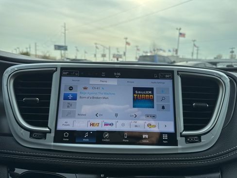 New 2026 Chrysler Pacifica Select image 17