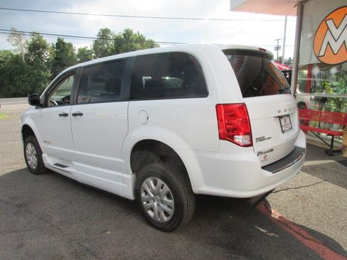 Used 2019 Dodge Grand Caravan SE FWD image 6