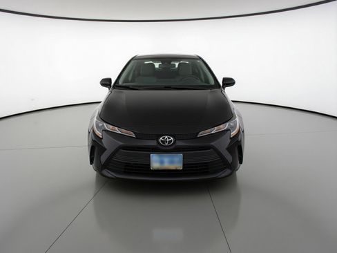 Used 2025 Toyota Corolla LE FWD image 2