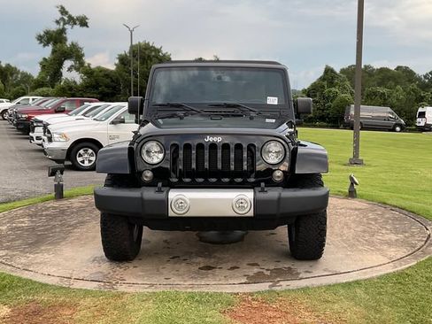 Used 2015 Jeep Wrangler Unlimited Sahara w/ Connectivity Group AWD/4WD image 2