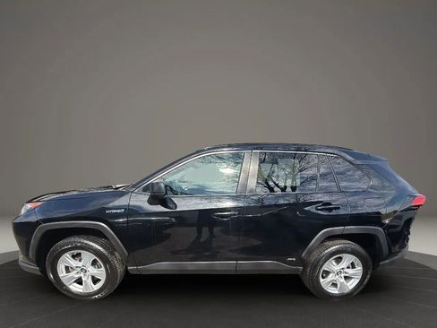 Used 2021 Toyota RAV4 LE image 8