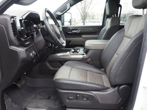 Used 2025 Chevrolet Silverado 2500 ZR2 w/ Technology Package AWD/4WD image 16