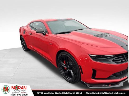 Used 2021 Chevrolet Camaro LT w/ Technology Package RWD image 4