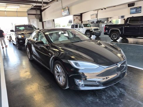 Used 2018 Tesla Model S 75D AWD/4WD image 2