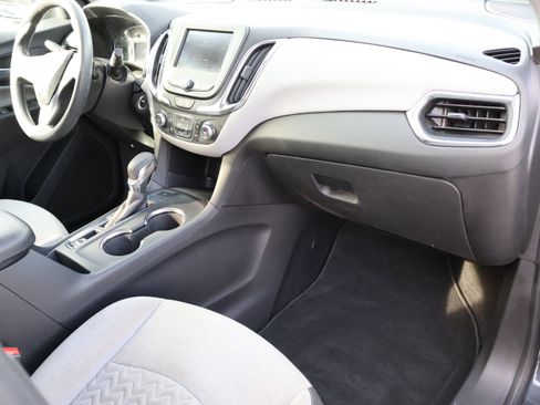 Used 2022 Chevrolet Equinox LS w/ LS Convenience Package image 10