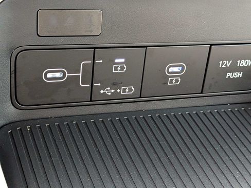 Used 2025 Hyundai Kona SEL FWD image 21