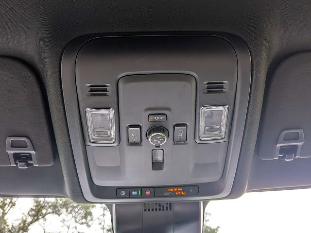 Used 2025 GMC Yukon XL Denali AWD/4WD image 23