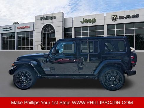 Certified 2025 Jeep Wrangler Unlimited Sahara w/ Safety Group AWD/4WD image 6