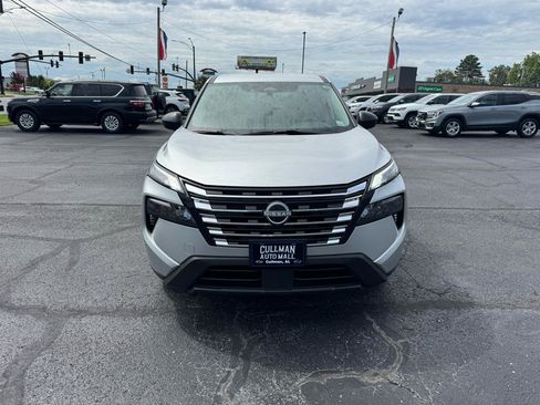 Used 2024 Nissan Rogue S AWD/4WD image 3