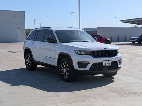 Used 2023 Jeep Grand Cherokee Limited w/ Black Appearance Package AWD/4WD image 7