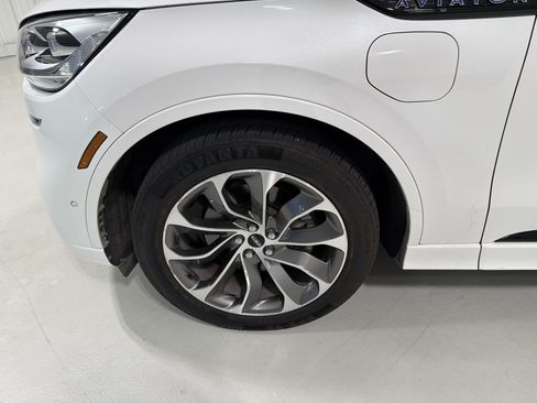 Used 2021 Lincoln Aviator Grand Touring w/ Equipment Group 302A AWD/4WD image 9
