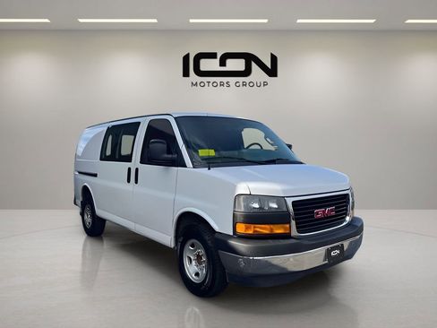 Used 2019 GMC Savana 2500 w/ Driver Convenience Package image 3