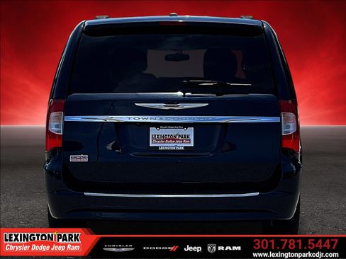 Used 2015 Chrysler Town & Country Touring w/ Driver Convenience Group FWD image 6