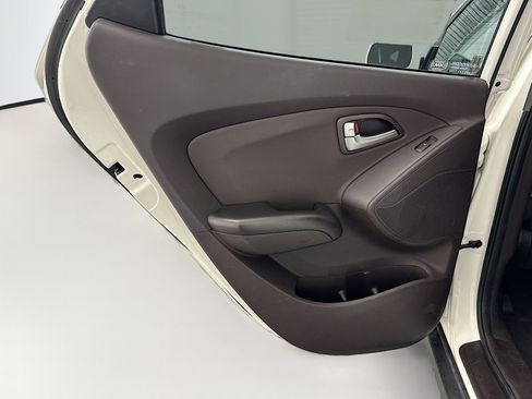 Used 2011 Hyundai Tucson GLS FWD image 25