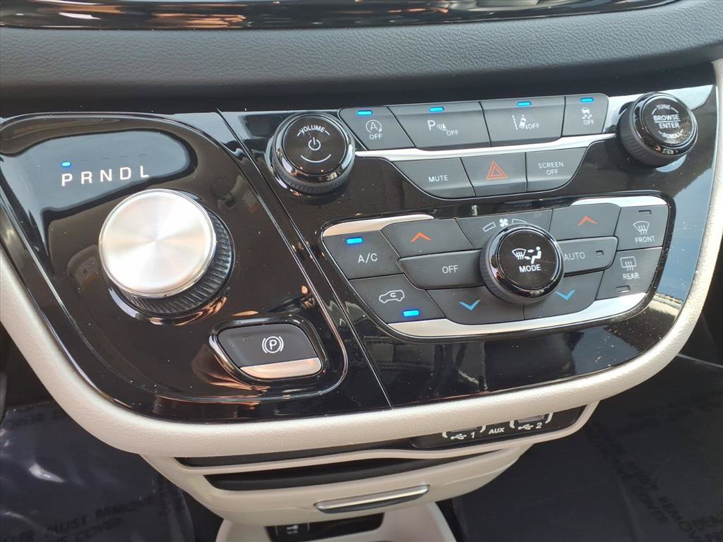 Used 2023 Chrysler Pacifica Touring-L FWD image 14